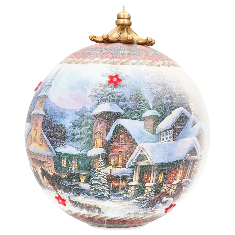 Verlichte Kerstbal om omhoog te hangen met wintertafereel